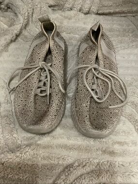 Women’s Knit Lace-Up Sneakers in Light Taupe with Sparkle